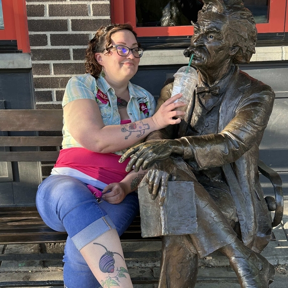 Meet your Posher, Sara - Picture 1 of 4